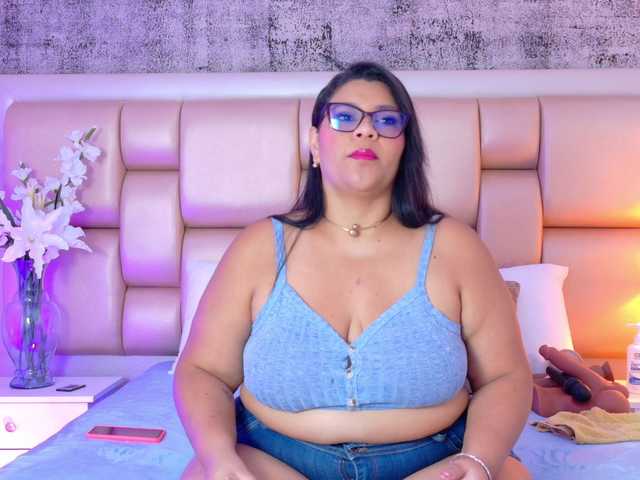 SelennaCooper's BongaCams show and profile