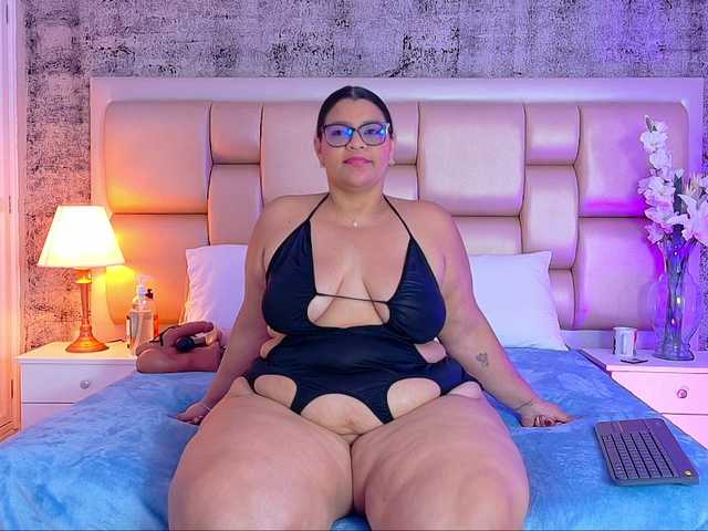 SelennaCooper's BongaCams show and profile