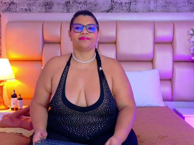 SelennaCooper's BongaCams show and profile