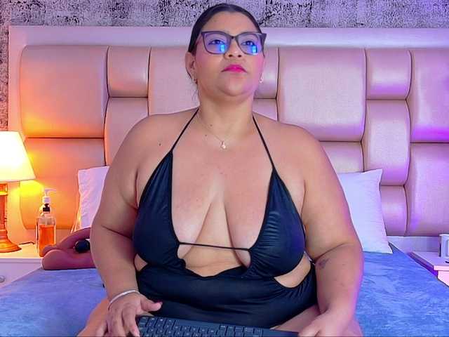 SelennaCooper's BongaCams show and profile