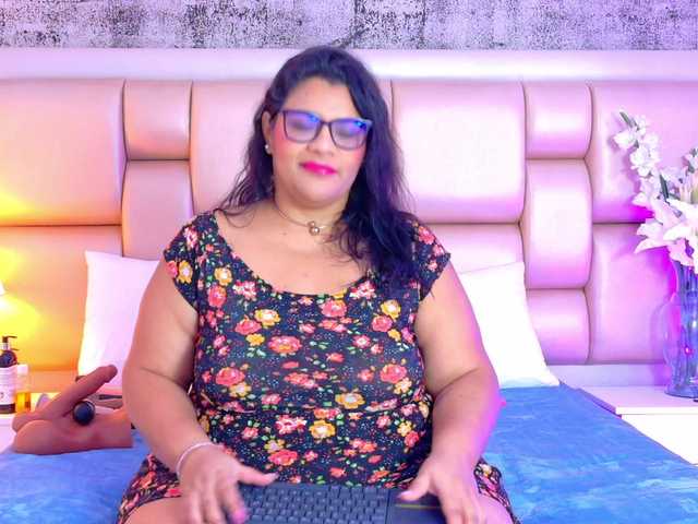 SelennaCooper's BongaCams show and profile