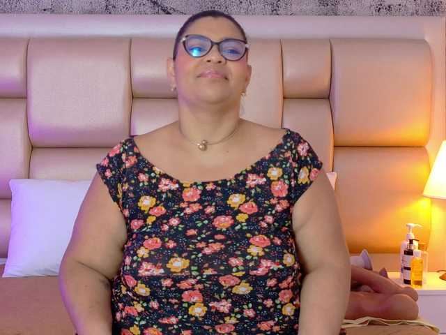 SelennaCooper's BongaCams show and profile