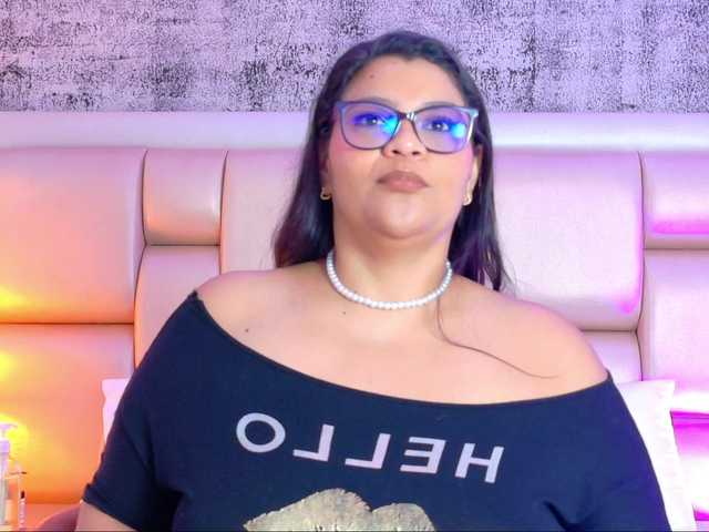 SelennaCooper's BongaCams show and profile