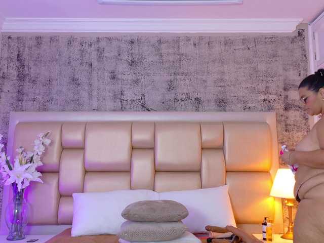 SelennaCooper's BongaCams show and profile