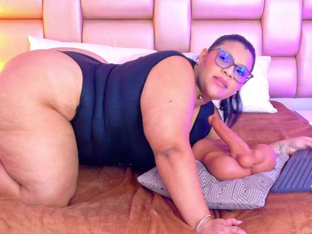 SelennaCooper's BongaCams show and profile