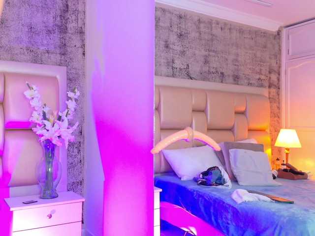 SelennaCooper's BongaCams show and profile