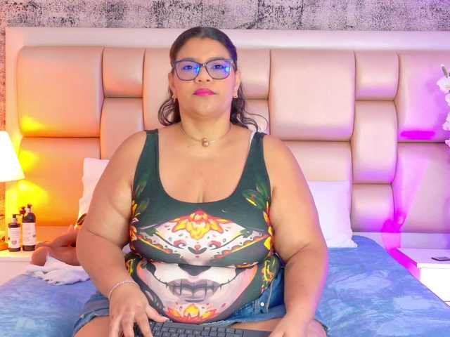 SelennaCooper's BongaCams show and profile