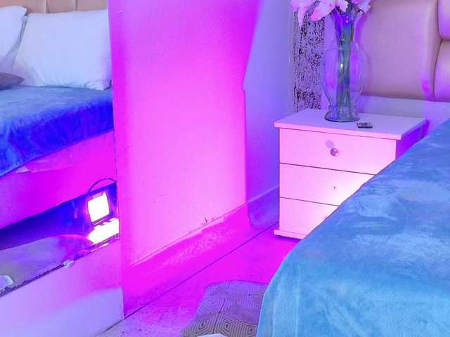 SelennaCooper's BongaCams show and profile