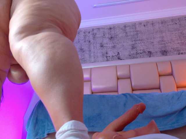 SelennaCooper's BongaCams show and profile