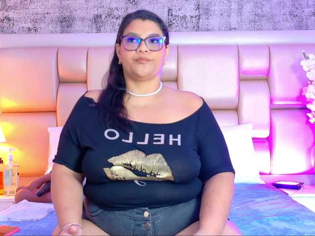 SelennaCooper's BongaCams show and profile