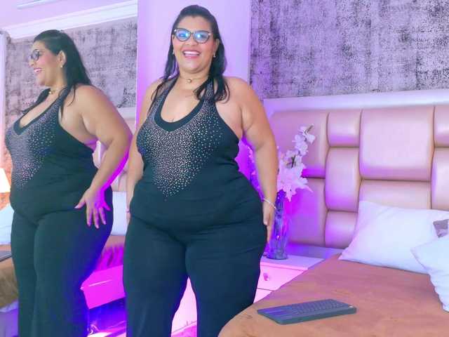 SelennaCooper's BongaCams show and profile