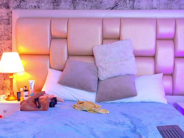 SelennaCooper's BongaCams show and profile