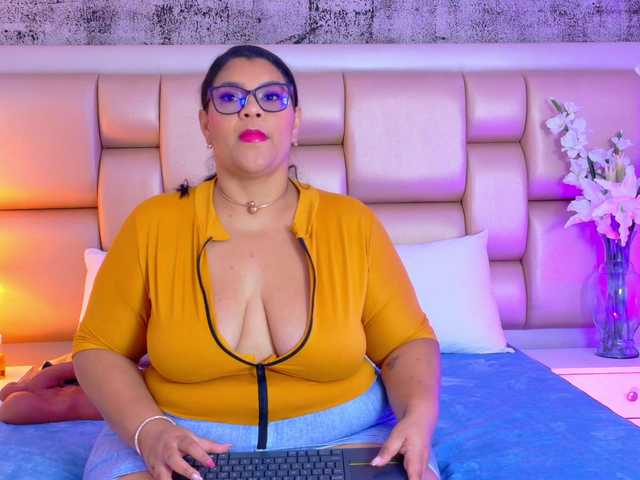 SelennaCooper's BongaCams show and profile