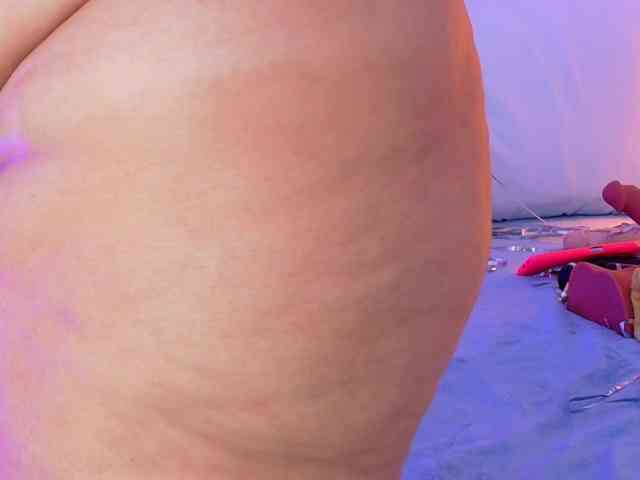 SelennaCooper webcam