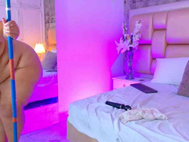 SelennaCooper webcam