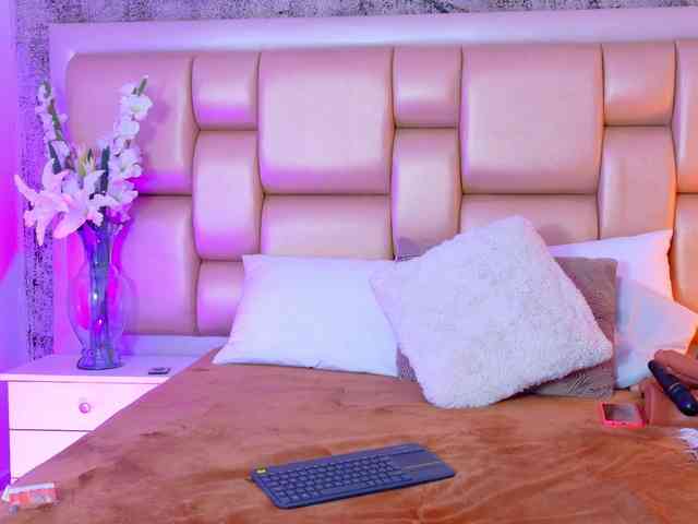 SelennaCooper webcam