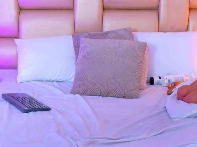 SelennaCooper webcam