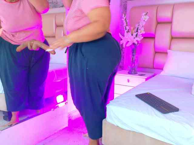 SelennaCooper webcam