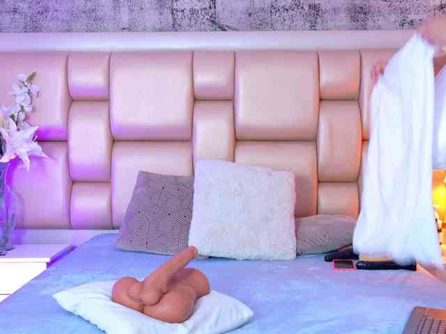 SelennaCooper webcam