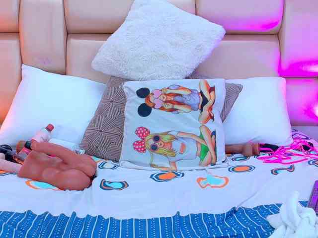 SelennaCooper webcam