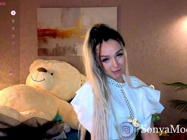 Sonya-Love webcam
