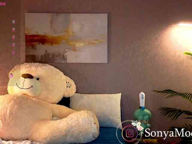 Sonya-Love webcam