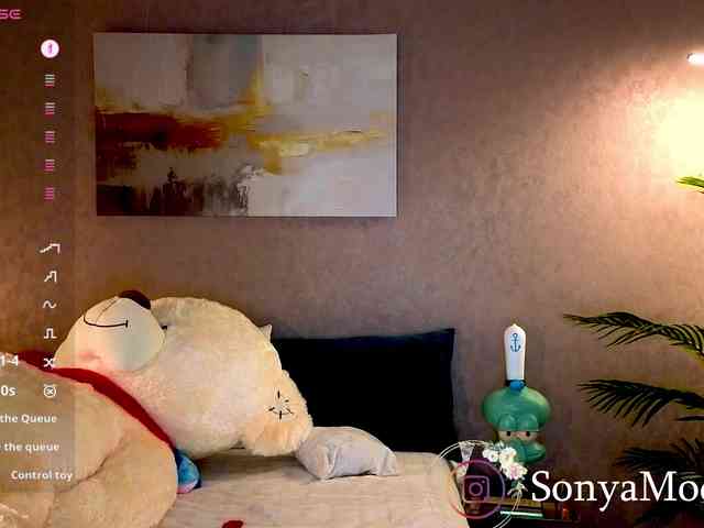 Sonya-Love webcam