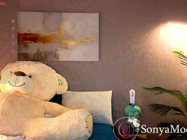 Sonya-Love webcam