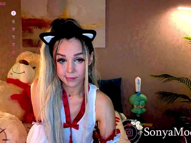 Sonya-Love webcam