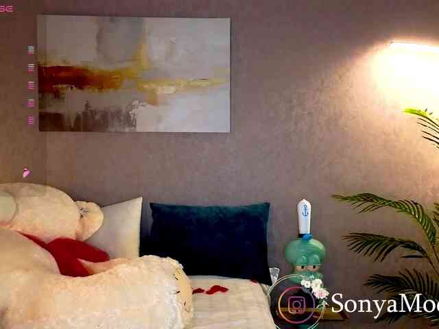 Sonya-Love webcam