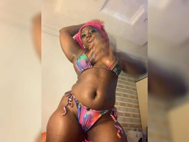 Sweetjuicyass-1's BongaCams show and profile