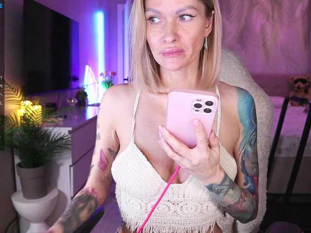 Break-me-Shake-me's BongaCams show and profile