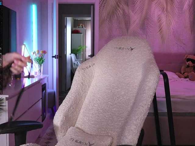 Break-me-Shake-me's BongaCams show and profile