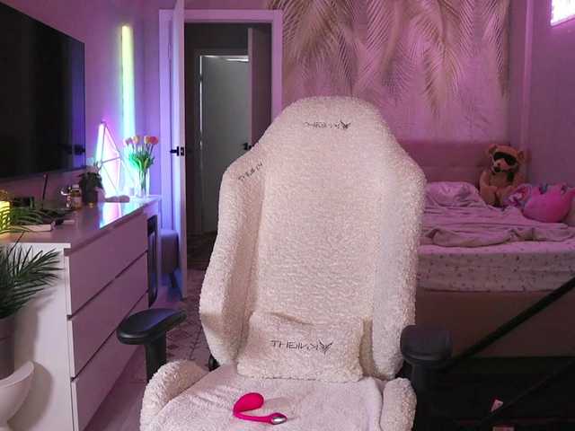 Break-me-Shake-me's BongaCams show and profile