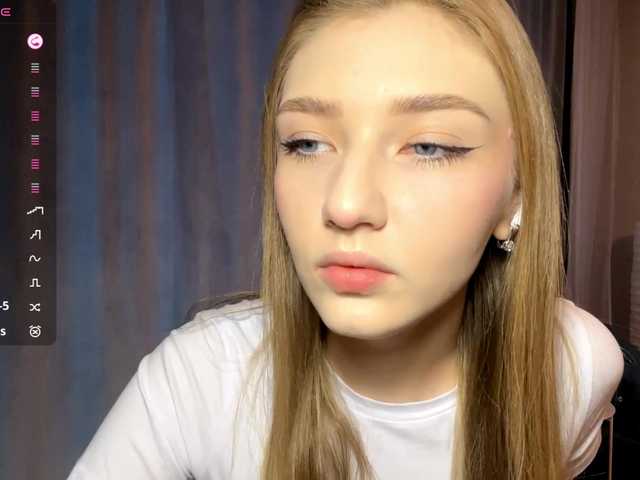 TyeshaDirksen's BongaCams show and profile