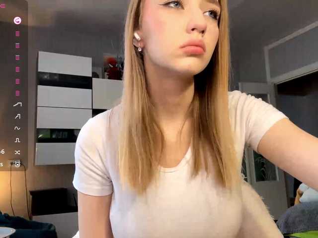 TyeshaDirksen's BongaCams show and profile