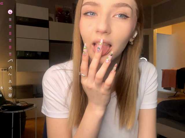 TyeshaDirksen's BongaCams show and profile