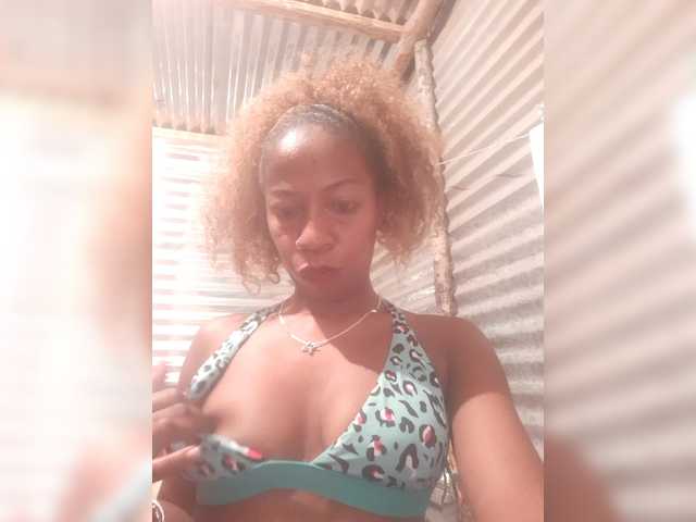 zoyadimasalong06 on BongaCams and RICams