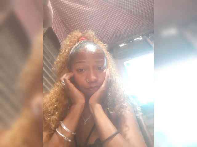 zoyadimasalong06 webcam