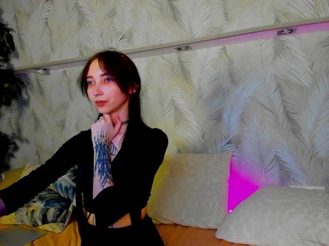 Ellen-Hops's BongaCams show and profile