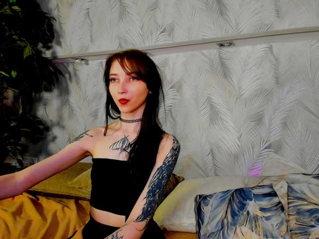 Ellen-Hops's BongaCams show and profile