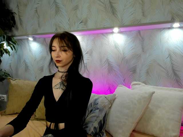 Ellen-Hops's BongaCams show and profile