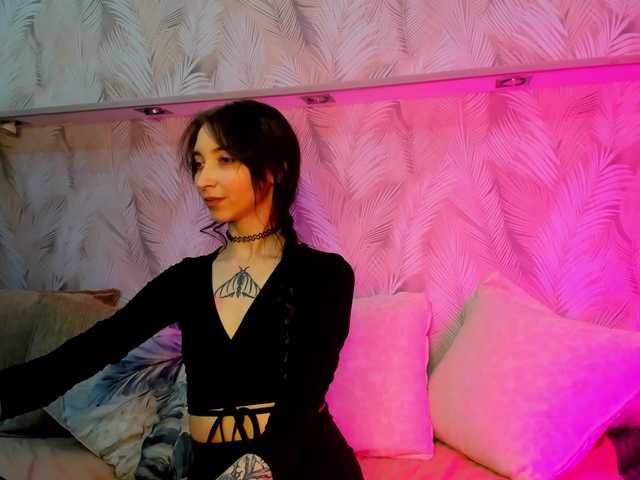 Ellen-Hops's BongaCams show and profile