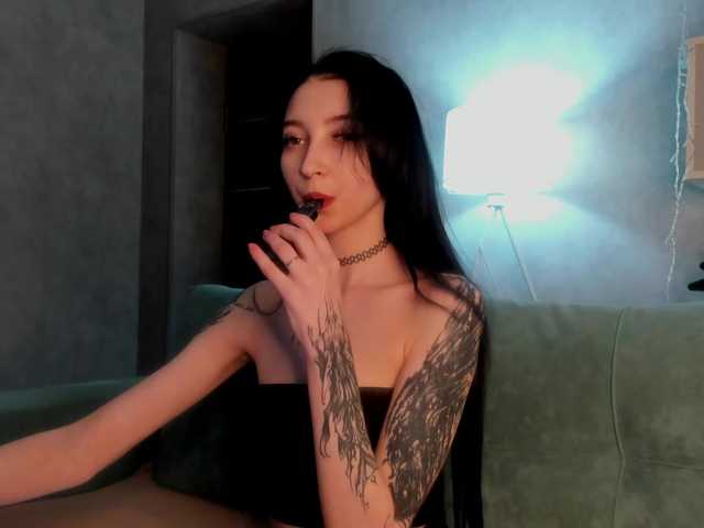 Ellen-Hops's BongaCams show and profile