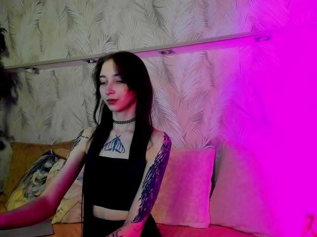 Ellen-Hops's BongaCams show and profile