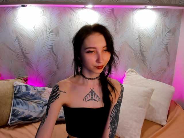 Ellen-Hops's BongaCams show and profile