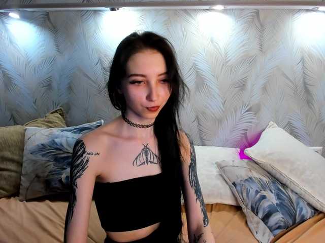 Ellen-Hops's BongaCams show and profile