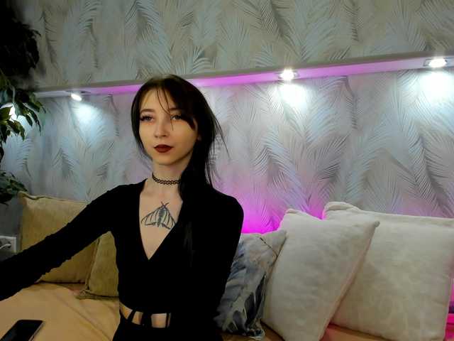 Ellen-Hops's BongaCams show and profile