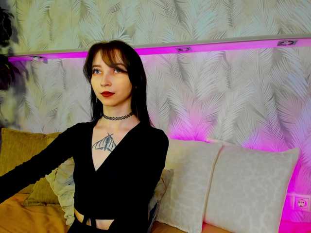 Ellen-Hops's BongaCams show and profile