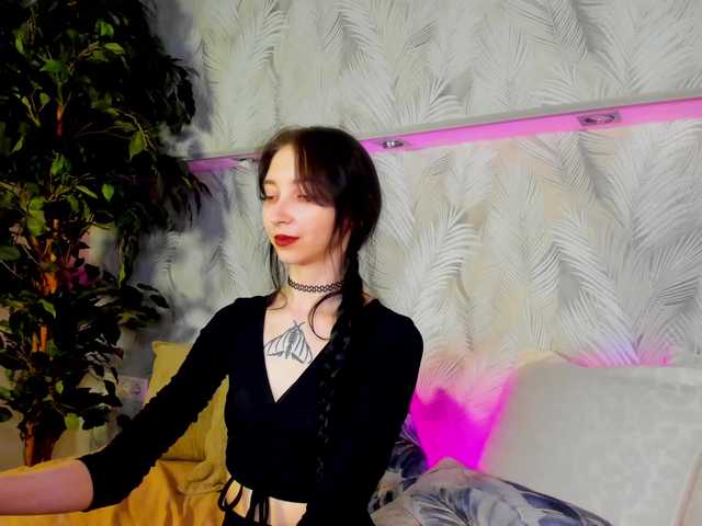 Ellen-Hops's BongaCams show and profile